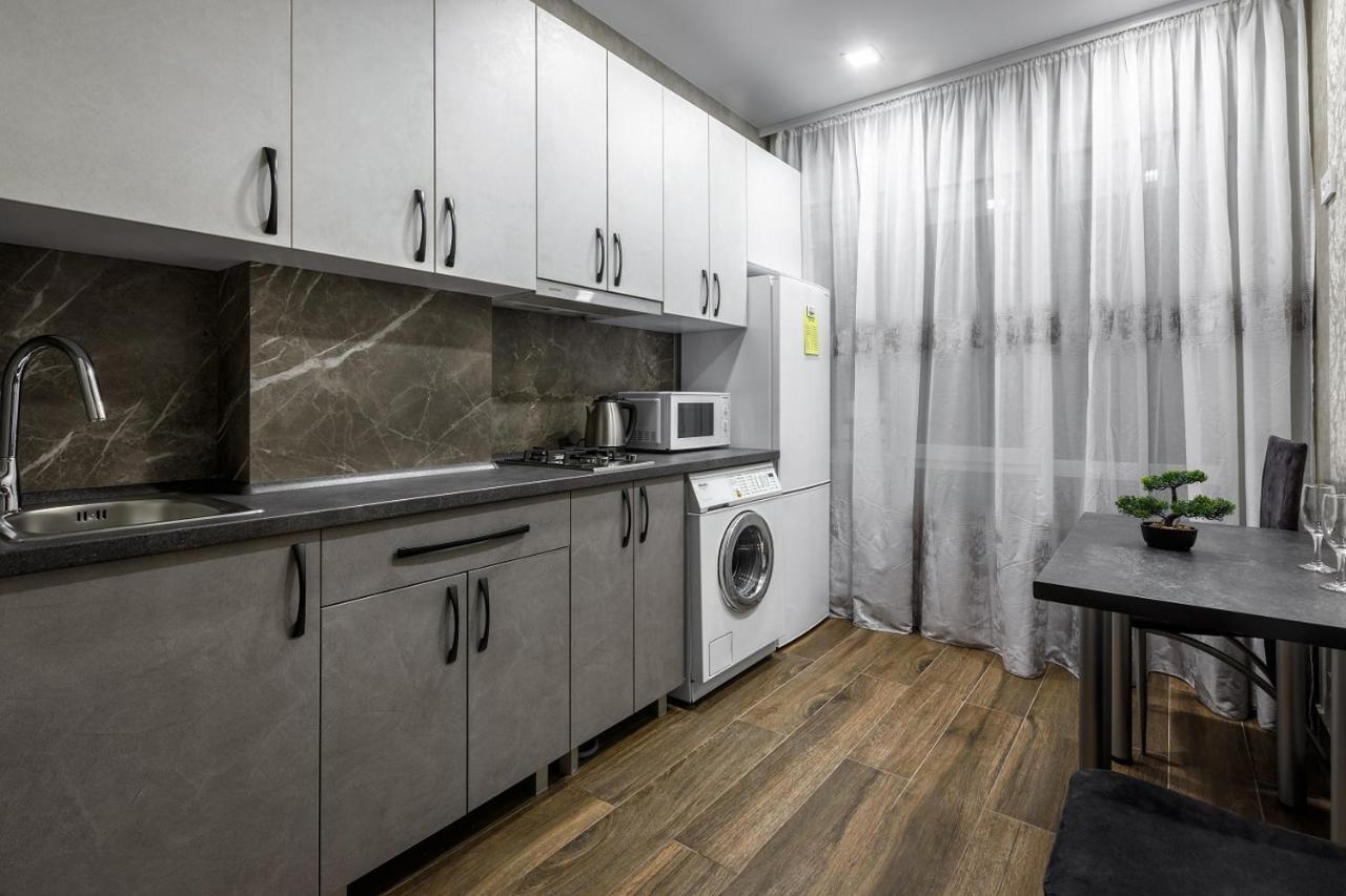 Apartment In The Center! Panoramic Windows! Fireplace! Chisinau Exterior foto
